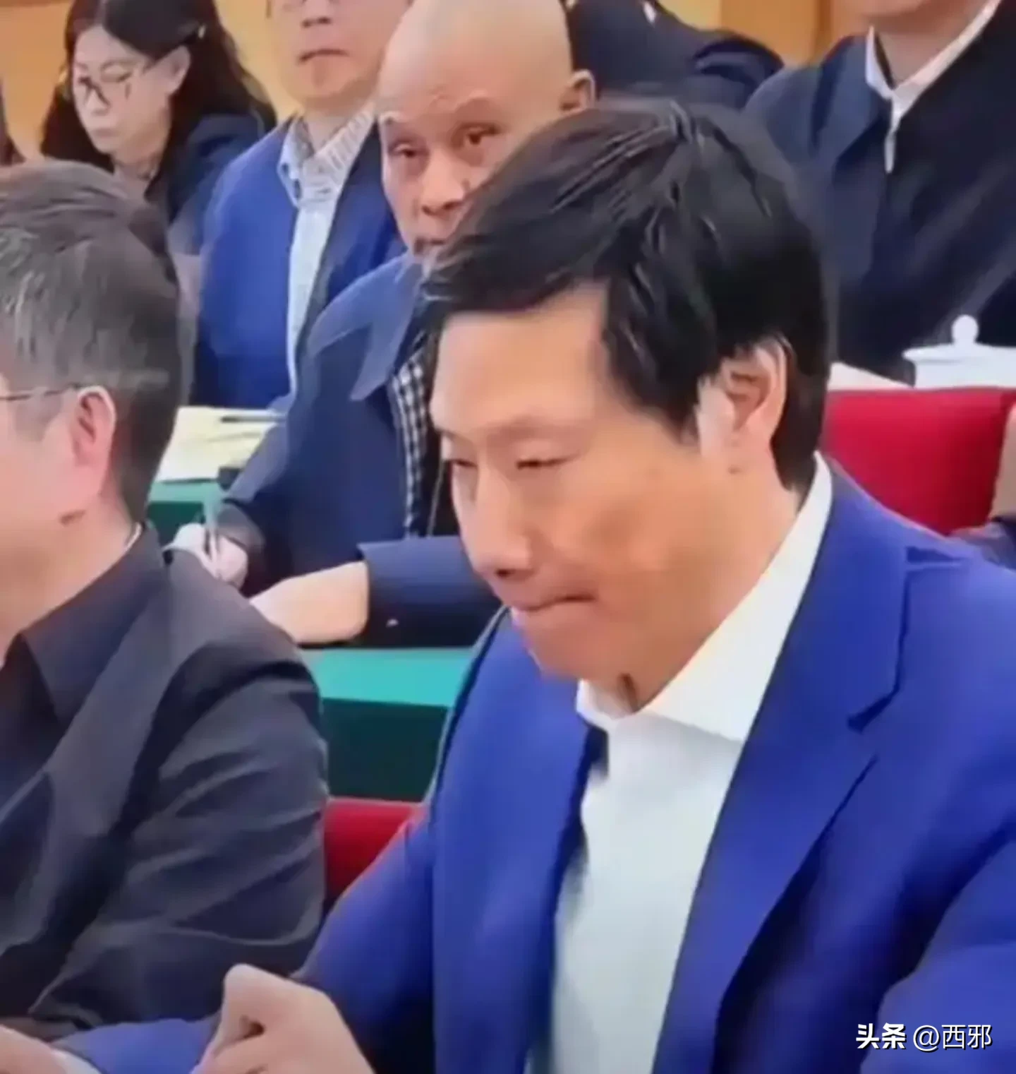 权重大师软件官网：雷军直播搞笑瞬间，亲民风格与幽默互动的品牌魅力
