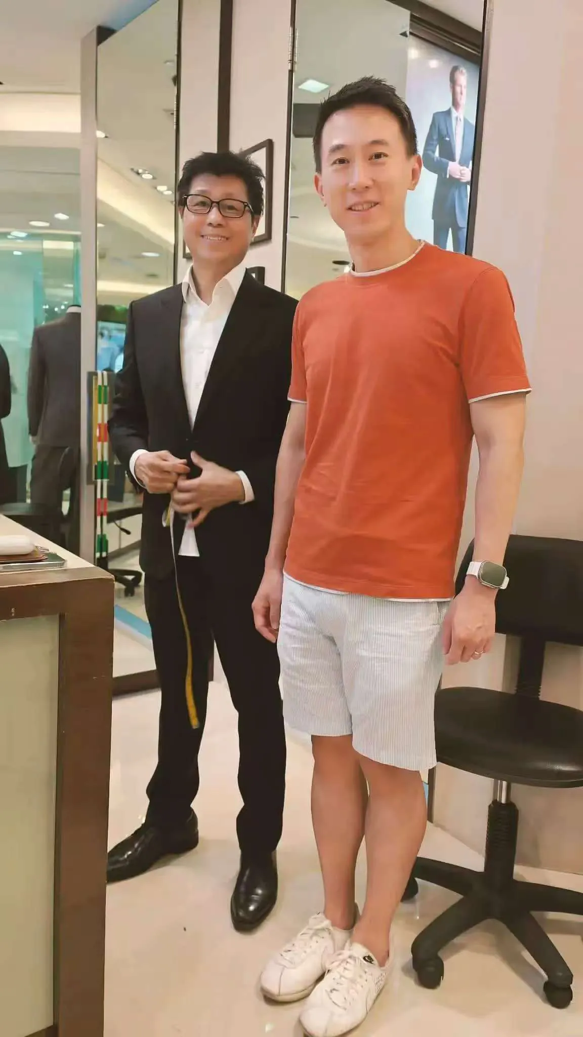 51助手官网：42岁TikTok CEO周受资量体照曝光，逆天身材引热议！健身与职场新风尚交汇