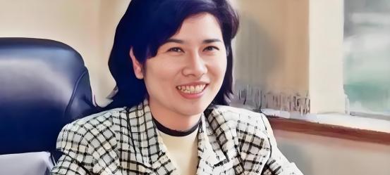多多留评app：董明珠如何成功讨回42万货款，展现职场拼劲与智慧！
