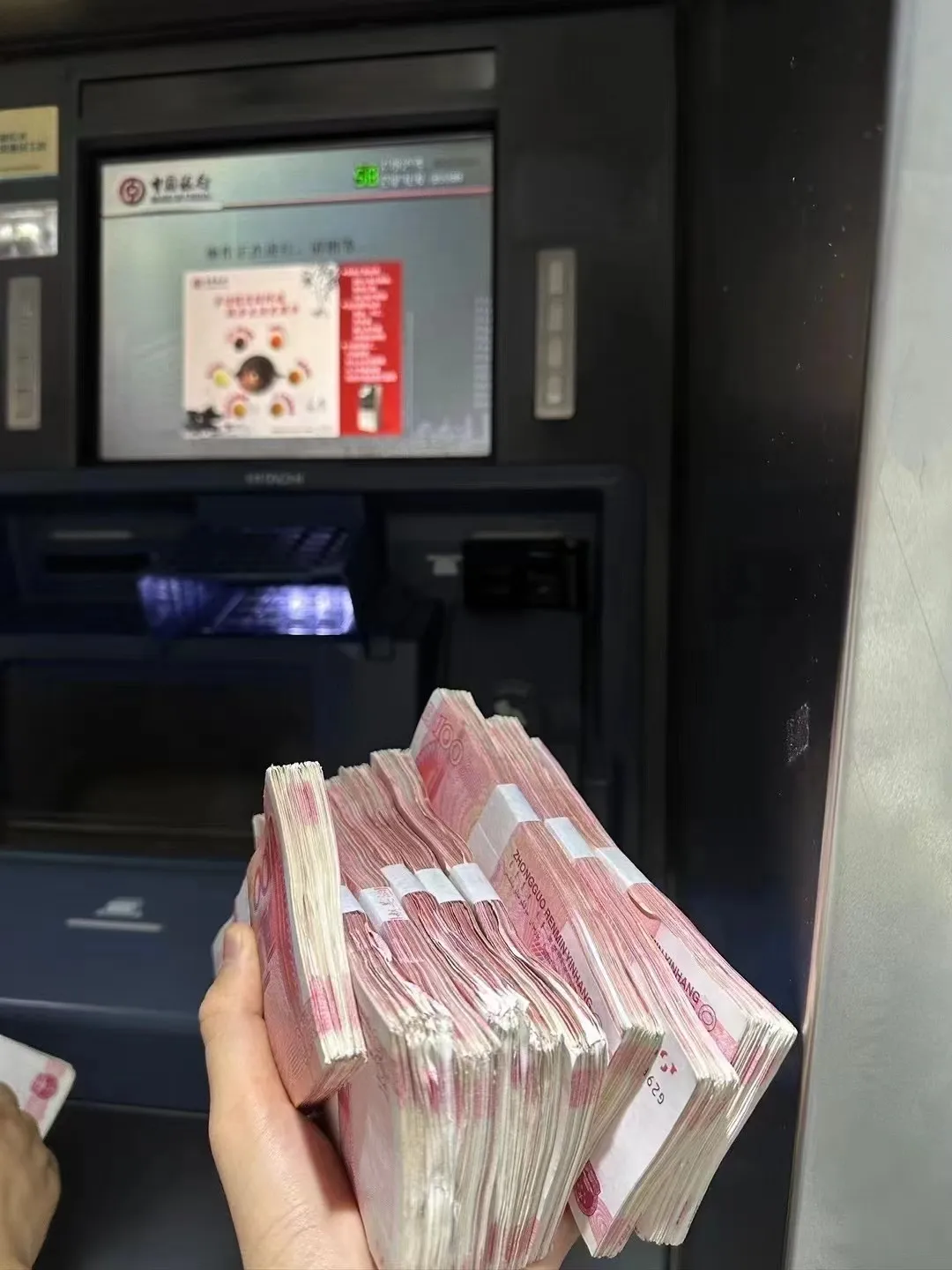 易评助手怎么用：普通上班族如何通过强制储蓄与投资实现百万梦想的实用指南