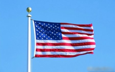 小Q助手：美国民调显示对中国好感回升，贸易降温与国内问题成关键因素分析