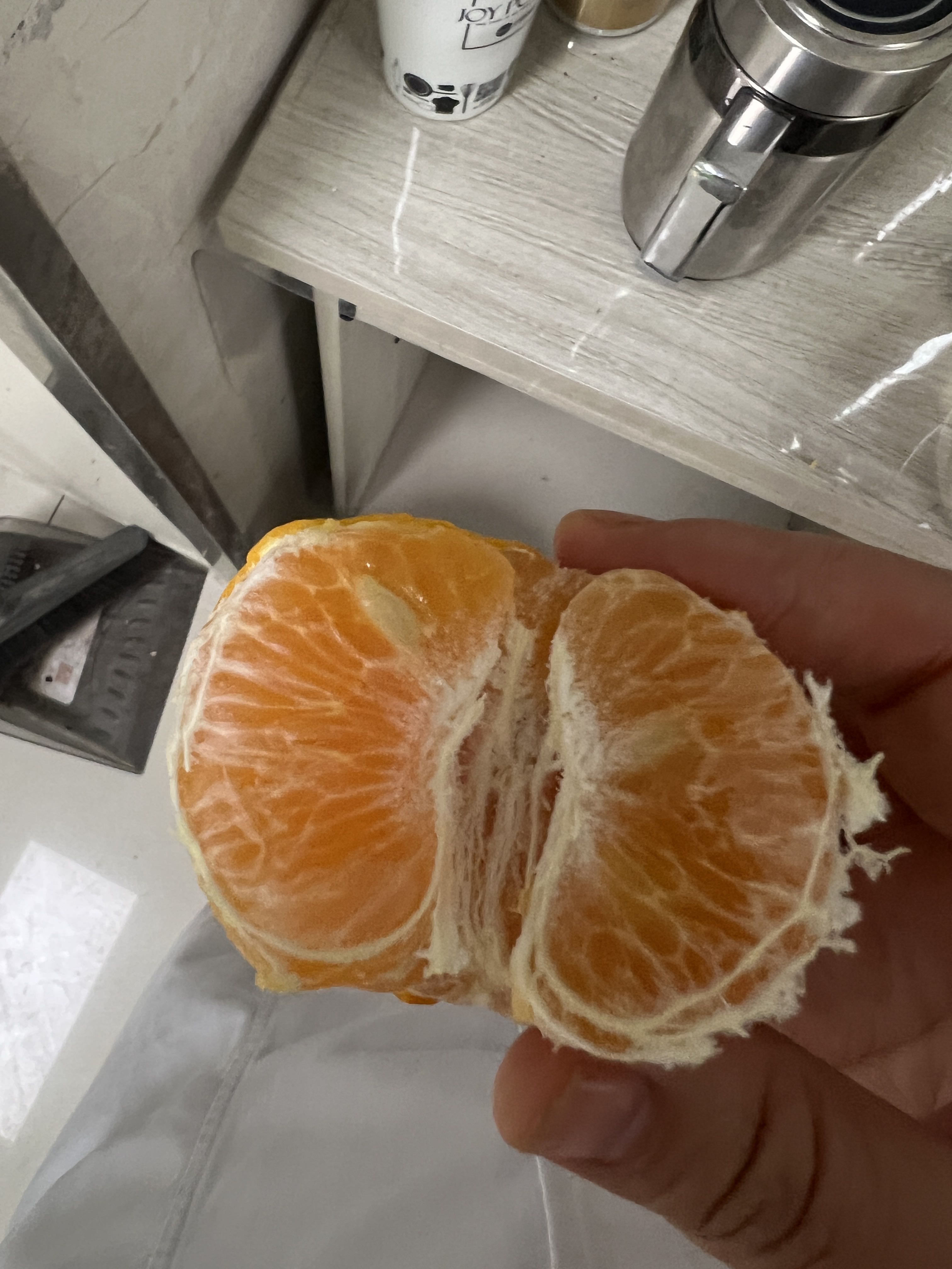 小M助手：物流工作中的烦恼与美食分享，一名员工的日常体验