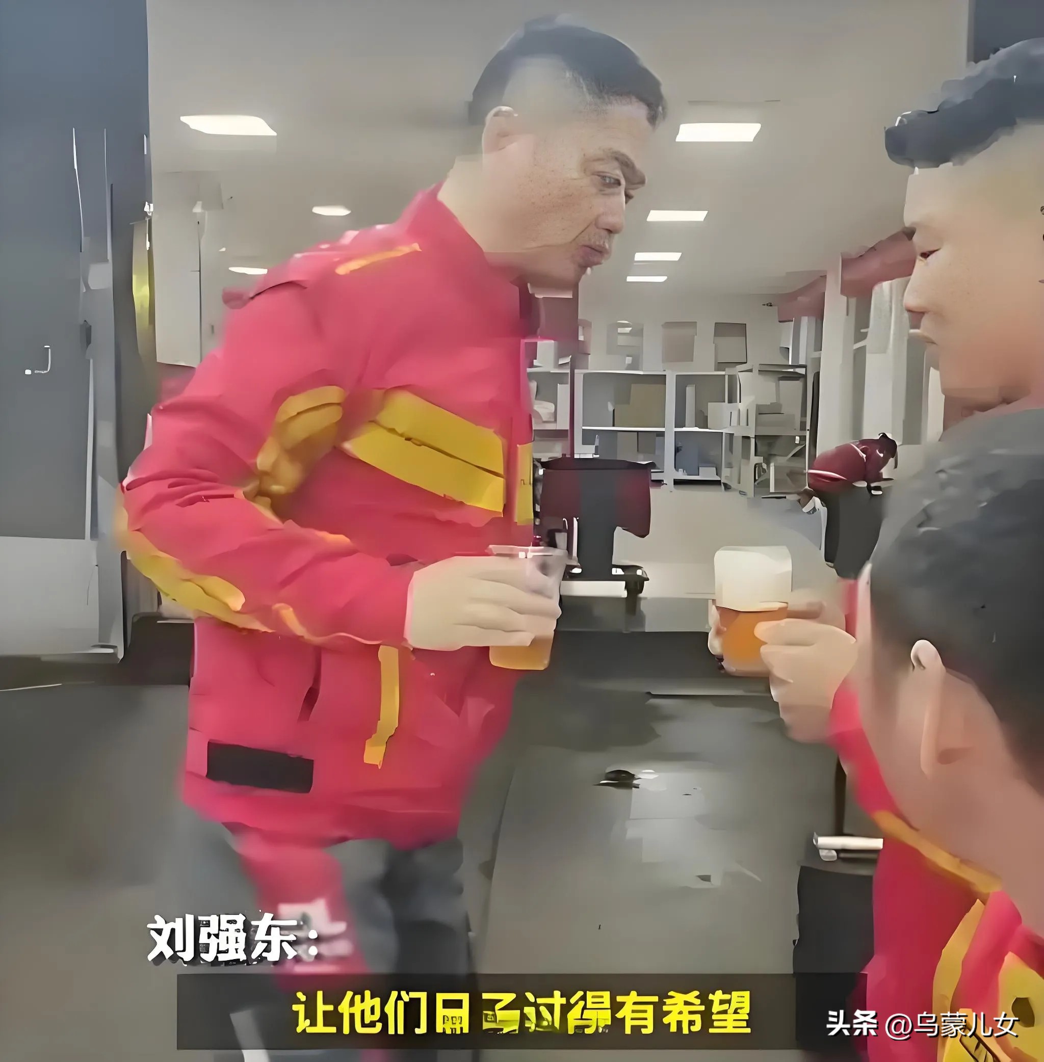 小J助手：刘强东，京东外卖的社会责任与行业规范之变革