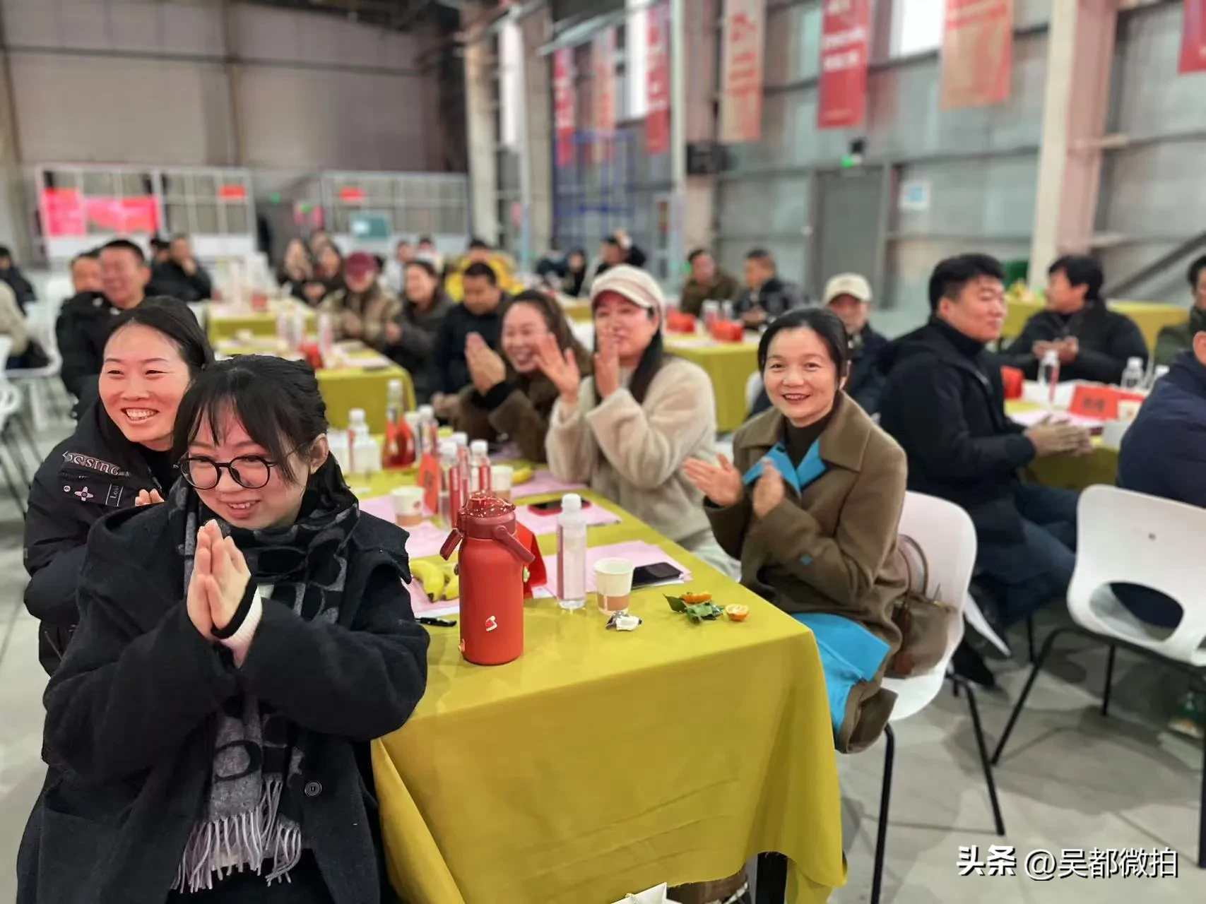 小评评助手：空港鄂城服装行业年会，共探高质量发展新机遇