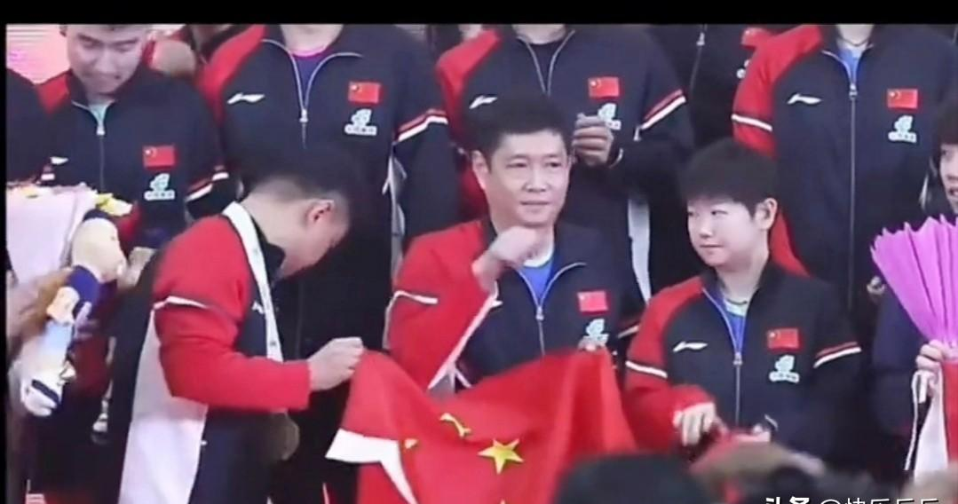 超单助手靠谱吗：国乒意外的社交货币，用国旗叠法传递爱国情怀与人性温暖