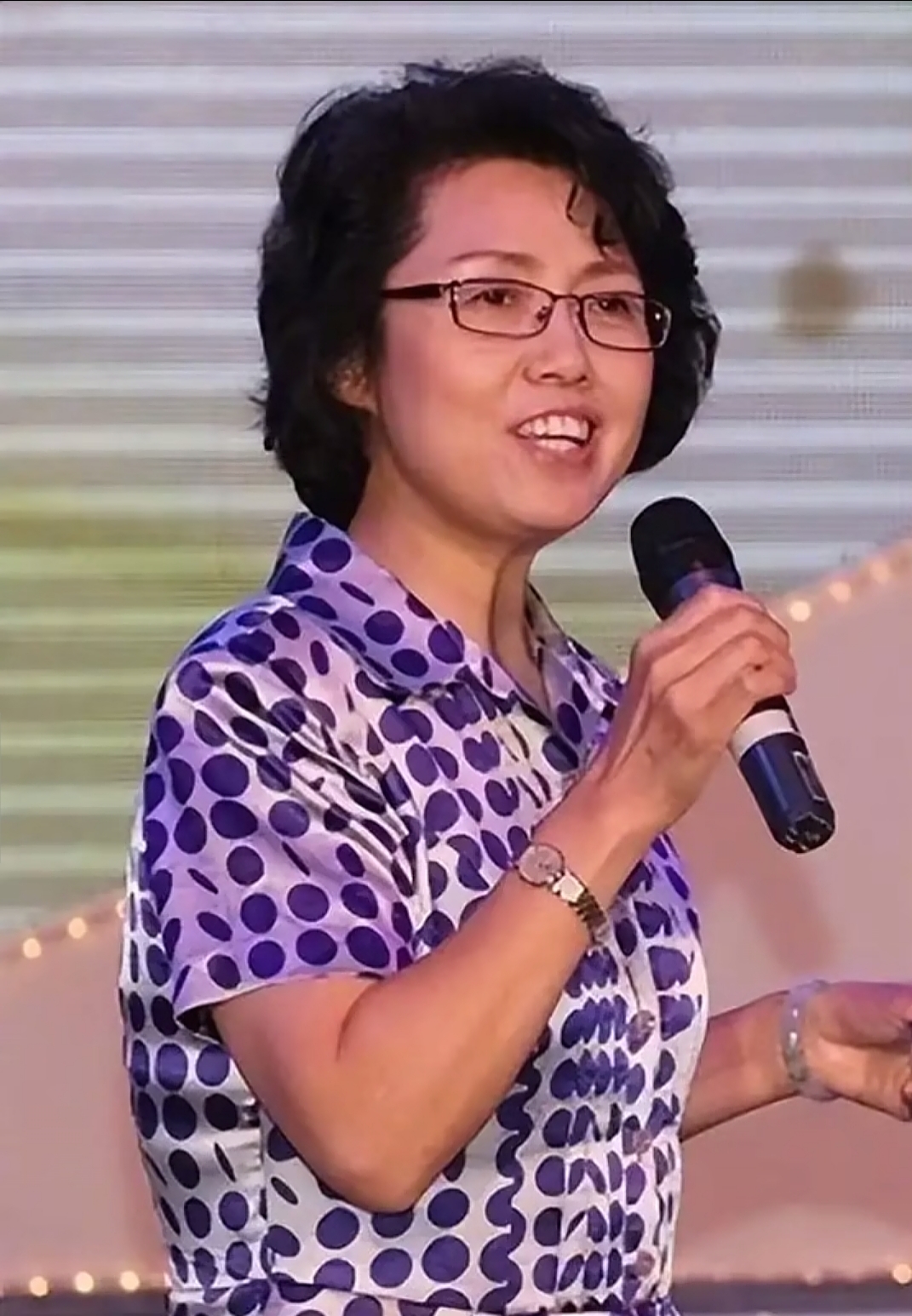 多多出评：豆豆，隐世高人背后的商战传奇与文学成就