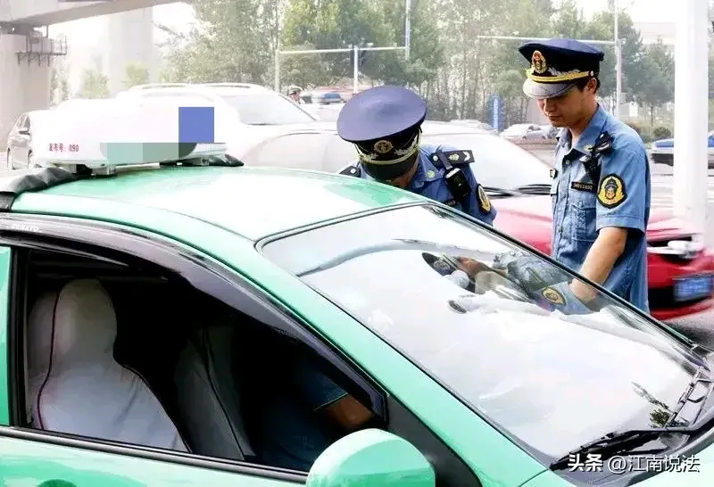 新小x助手：陕西出租车司机因接病人被扣车，挑战权力任性引发社会热议