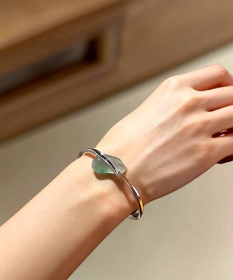 易评助手软件官网：亲子沟通中的误解，从银手镯事件看爱的表达与接收