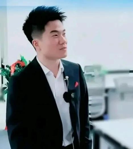 权重大师：董宇辉新家聚会，易中天与俞敏洪分享创业和梦想的温馨时刻