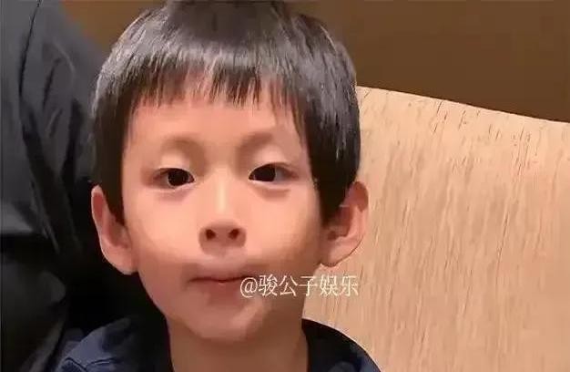 超单助手最新版本：汪小菲直播间萌娃抢镜，父子亲情引发116万网友围观