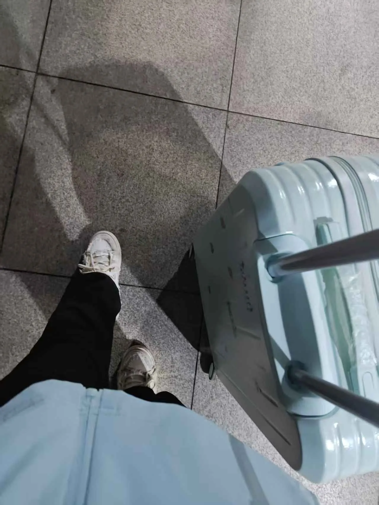 小Q助手：跨境电商创业成功，网友买房买车的励志故事