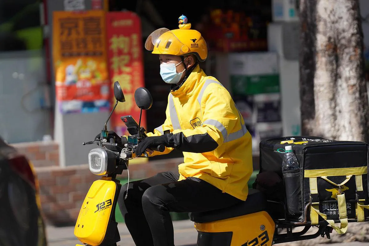 易单助手软件下载：外卖小哥“520”订单反转，高额打赏激发浪漫创意骑行