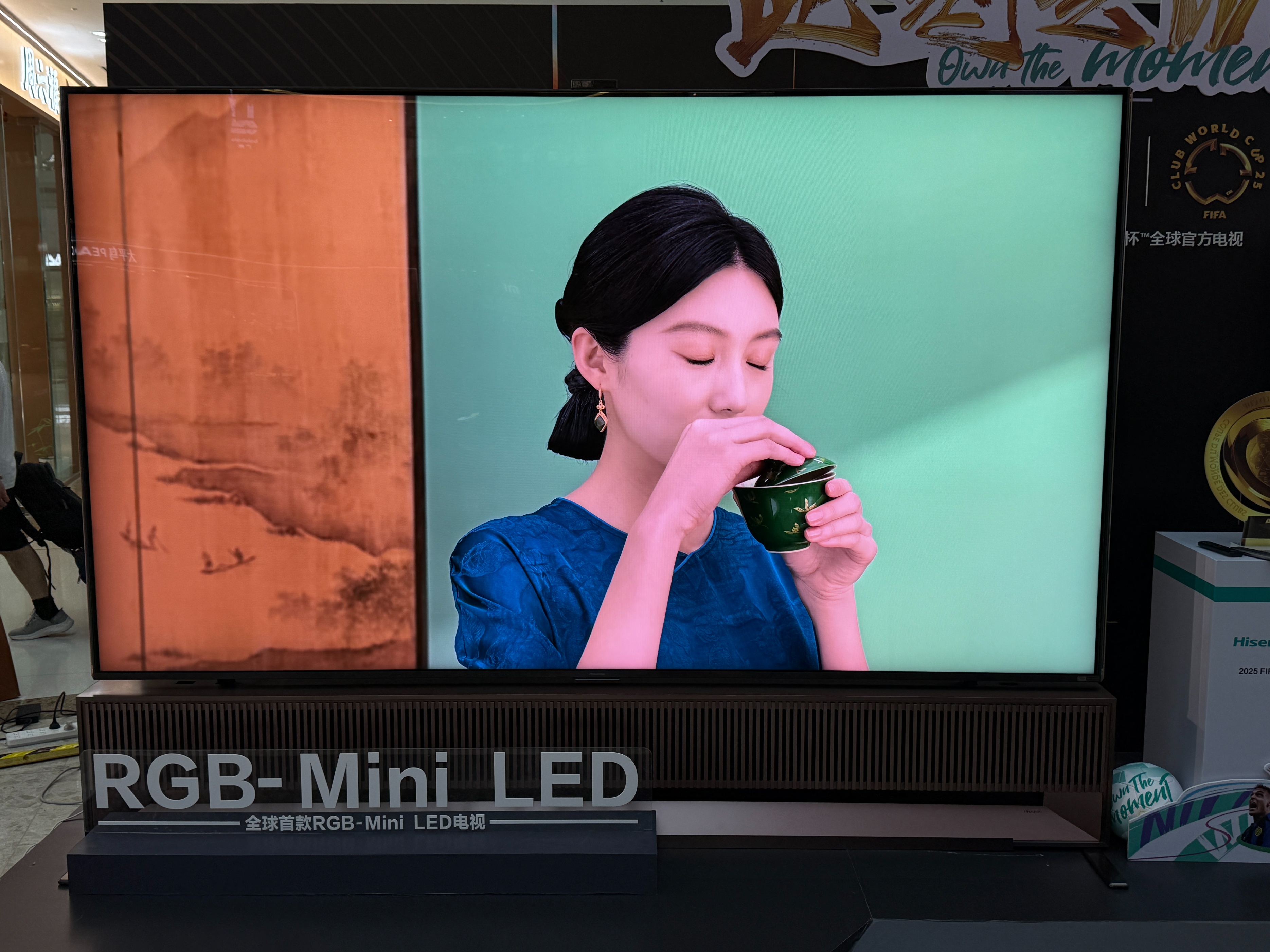 多多自动批发：海信UX与U7Q系列电视亮相，AI画质与音响双重升级，享优惠活动！