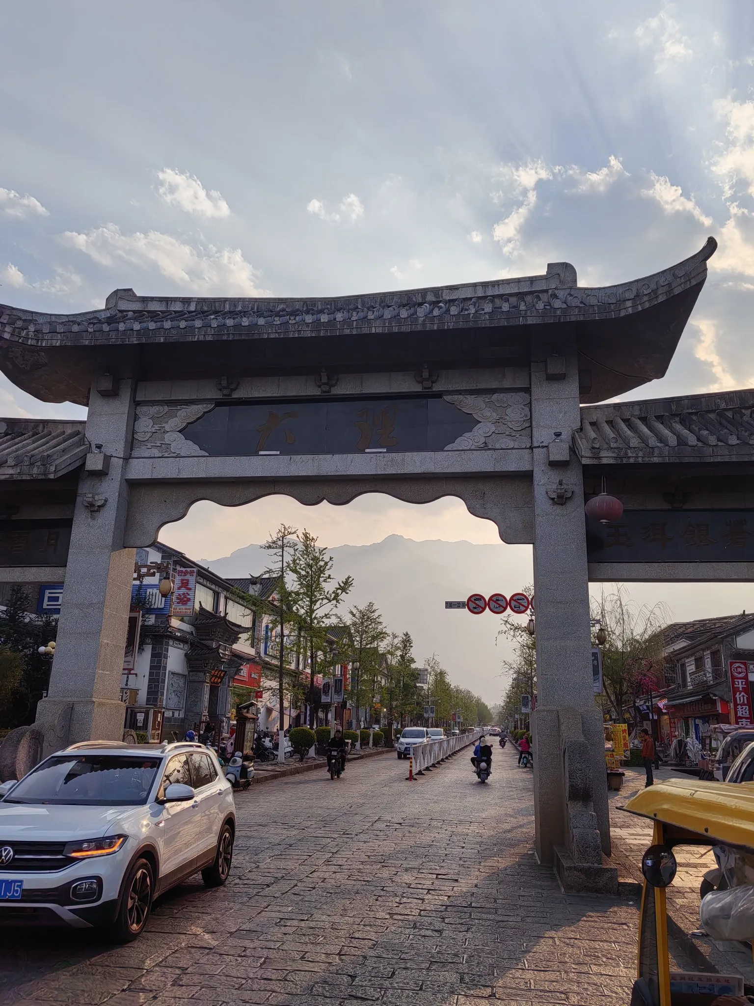 易单助手官网：云南普洱旅行日记，美食、特色交通与住宿体验分享