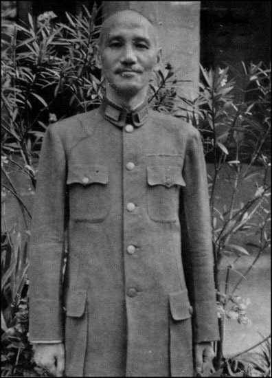 多多权重靠谱吗：蒋介石的权力之路，从伪装到失德，历史警示“德不配位”的代价