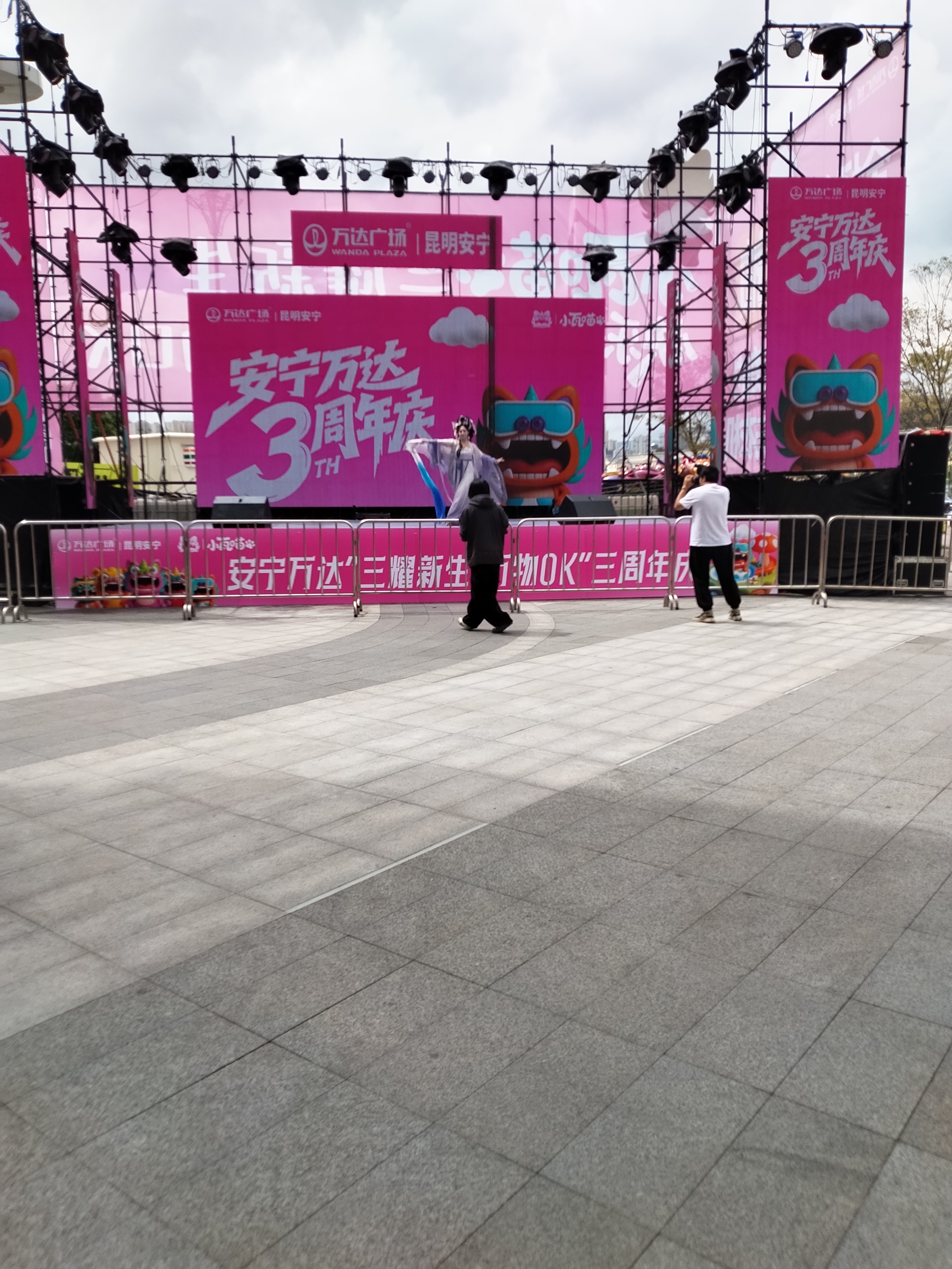 要火助手：万达广场生意惨淡，价格高昂与活动冷清引发顾客流失