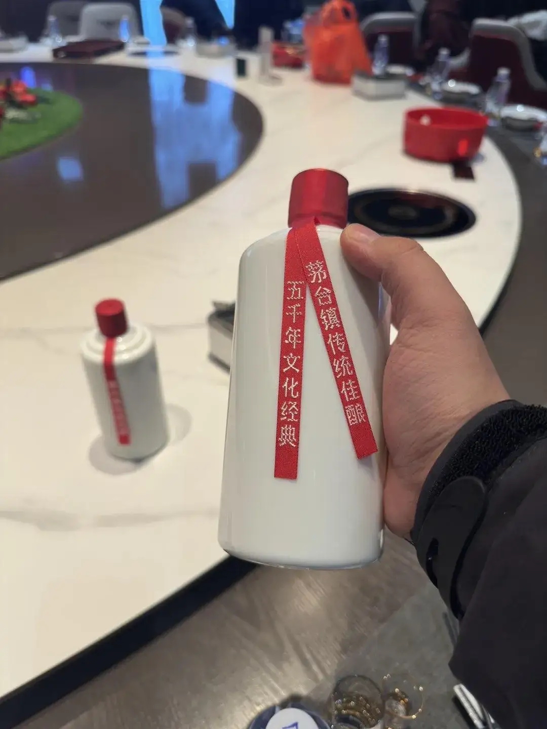 优选助手：白酒行业信任危机，库存过剩与消费趋势的挑战分析