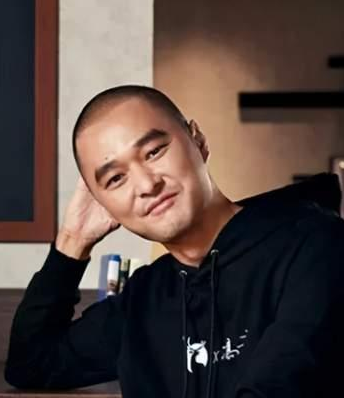 易单助手靠谱吗：冯唐的成功之道，跨界奇才分享人生智慧与职场法则