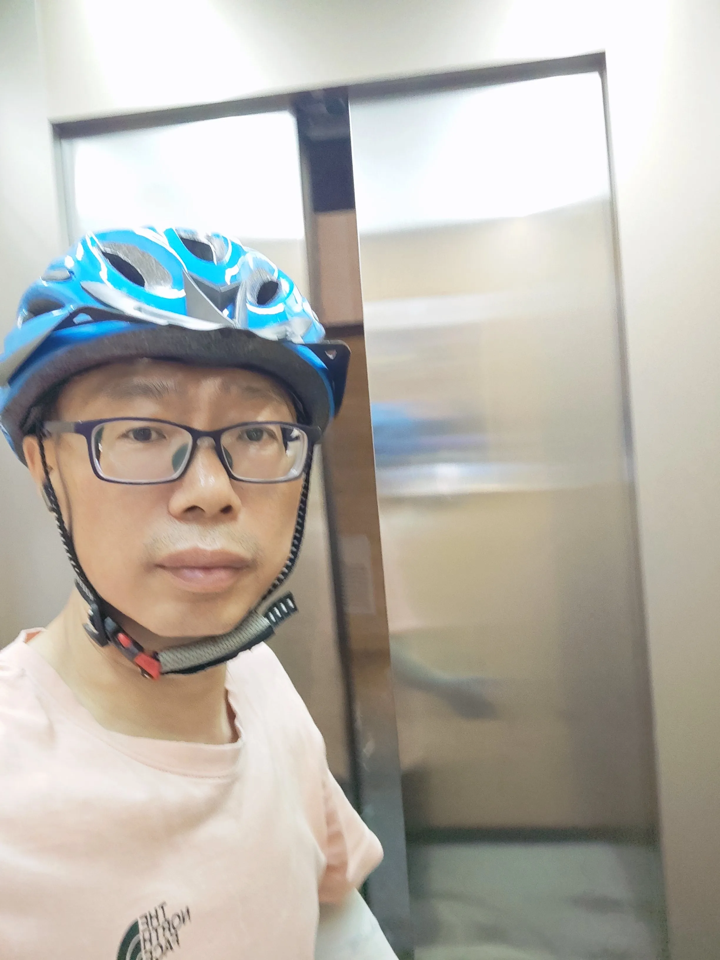 多多出评工具邀请码：西双版纳外卖兼职对比，蜂鸟与美团的优劣分析及建议