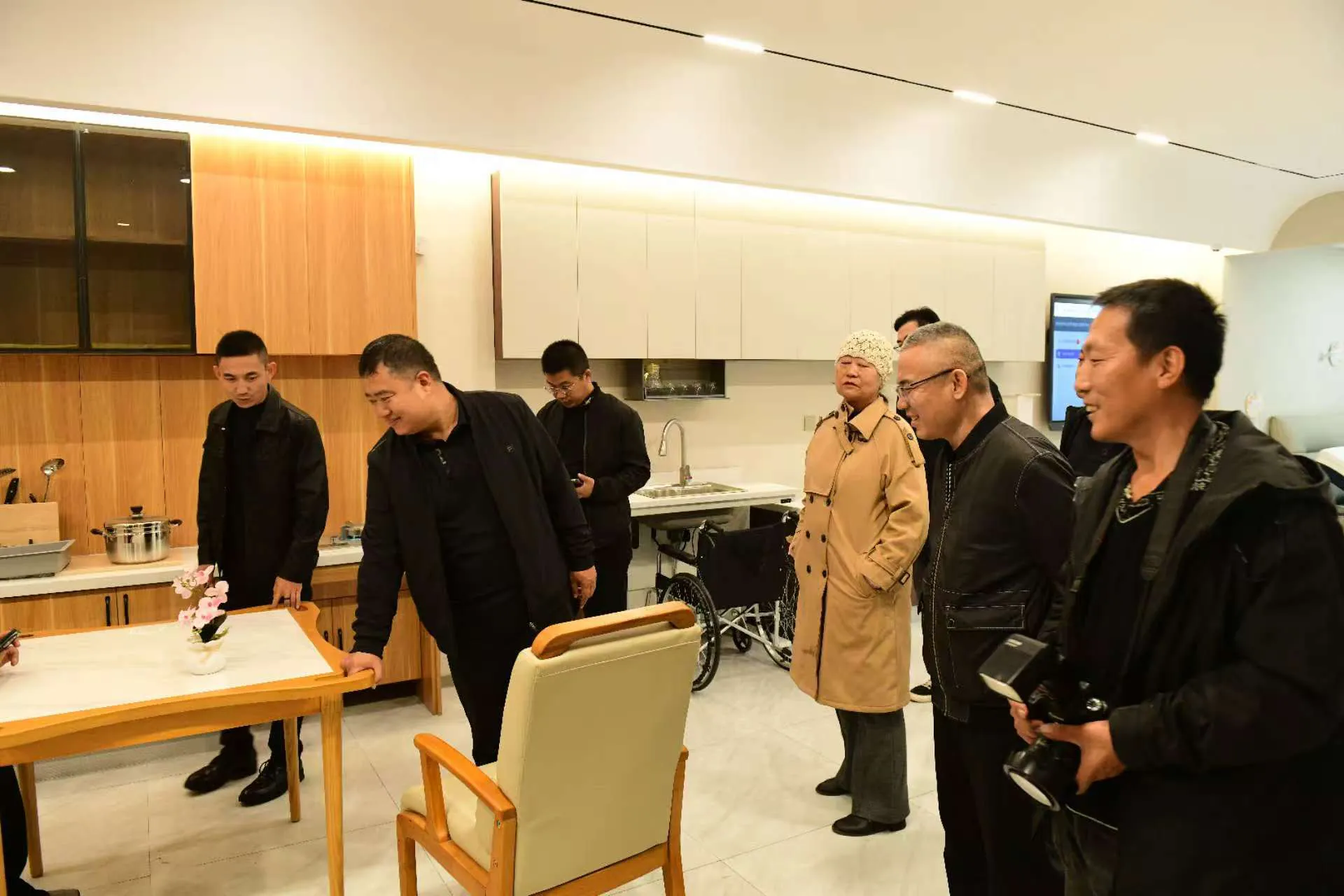 超评助手小号：河北伟誉医疗康养科技，助力老年人生活智能化与便利化的创新产品展示