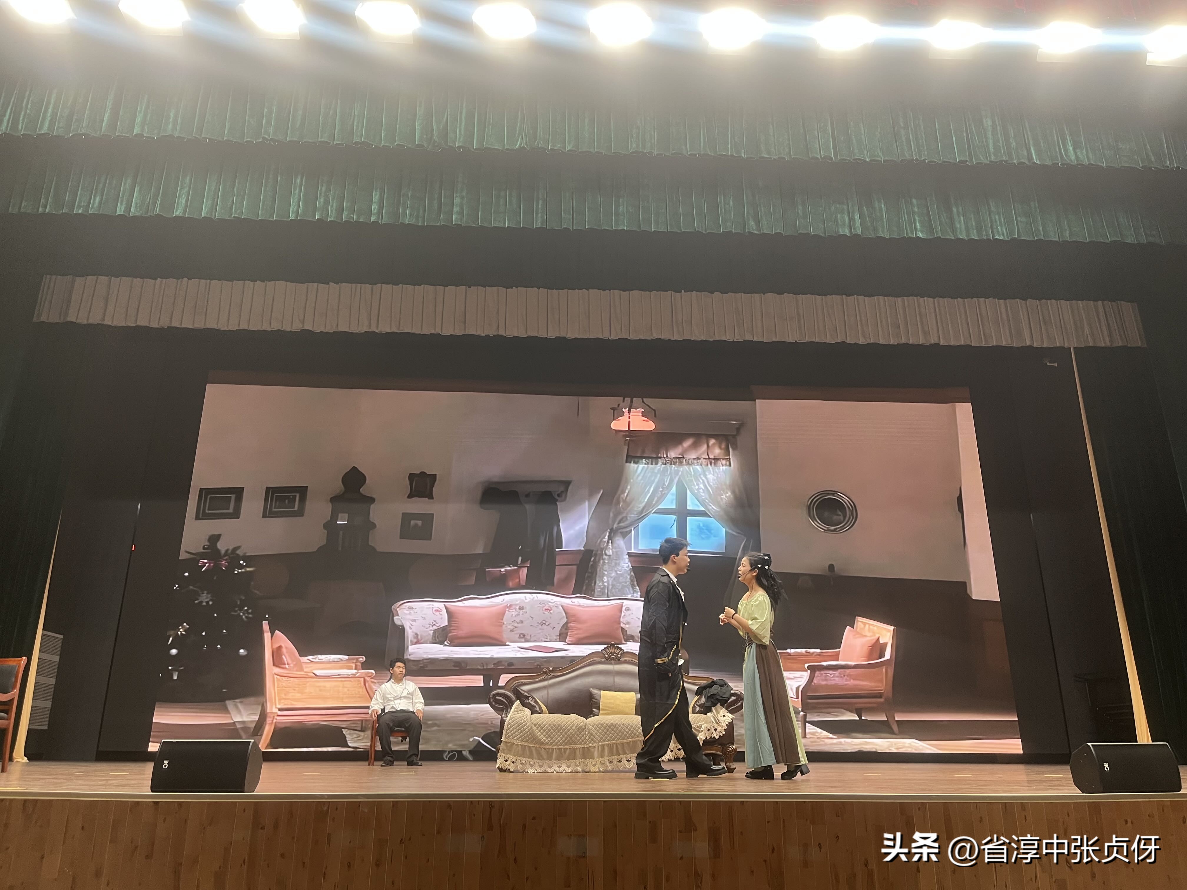 超单助手下载安装：B站短片《消失的青年》，深度剖析青年焦虑与勇气重塑之路