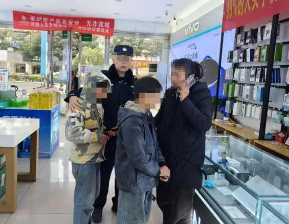 多多出评软件：两个孩子贪玩彻夜未归，家长报警后感激民辅警及时找到