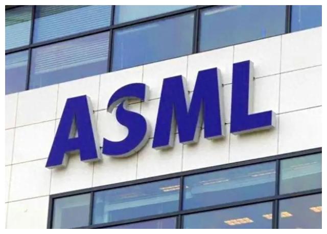 超单助手下载官网：台积电挑战ASML！用老款EUV光刻机生产2nm芯片的策略解析