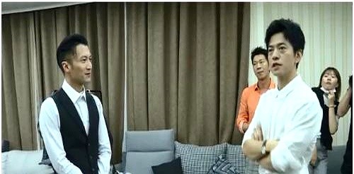 多多开团助手：李健用十年旧手机，揭示创作初心与无网时代的奢侈艺术