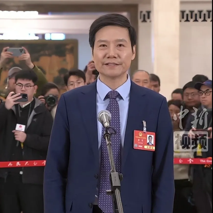 51助手：雷军为何成为受人尊敬的企业家？探秘其成功背后的真诚与执着