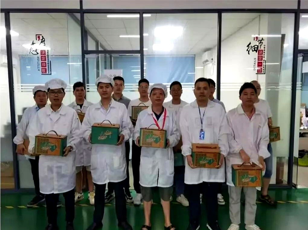 多多精灵：职场发展策略，如何在困境中寻找机会与成长