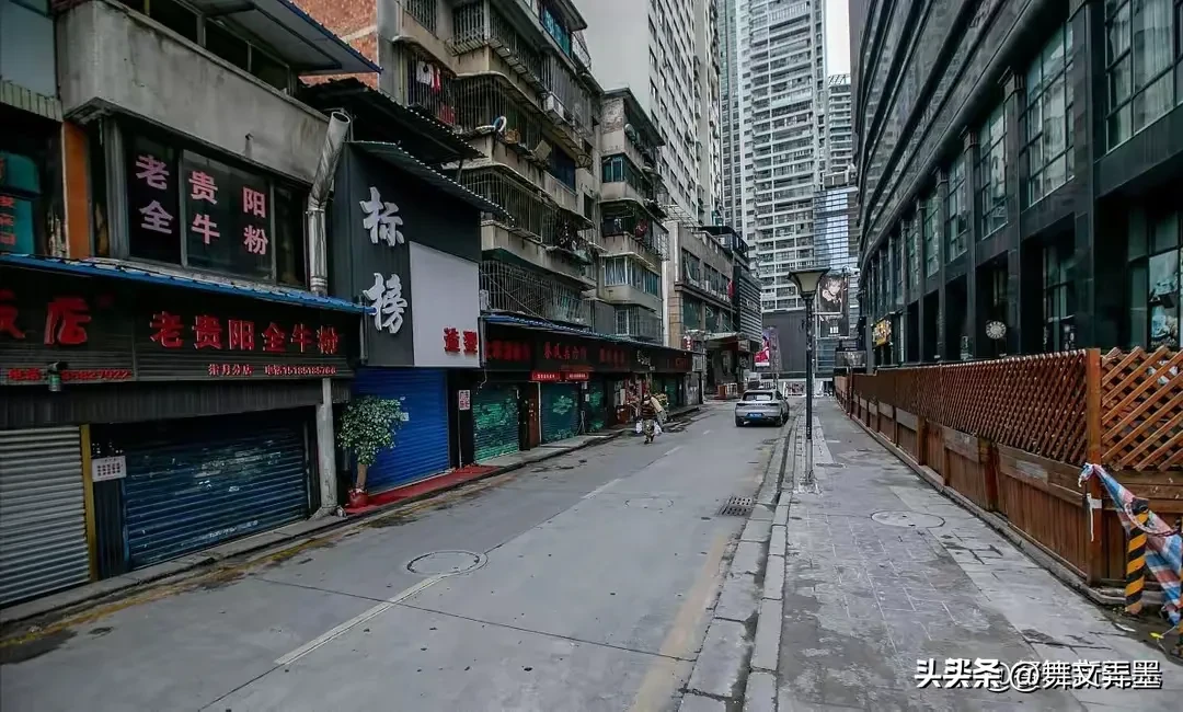 多多留评：实体店与电商的对抗，守护传统商业的艰辛与挑战