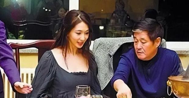 小Q助手网站：赵本山请马云吃豪华宴，真诚招待引发友谊升温