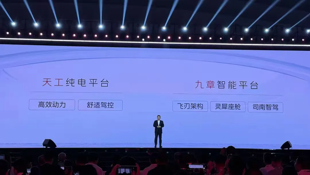 易团助手：中国芯片出口突破万亿，红旗天工08电动SUV引领安全与技术新潮流