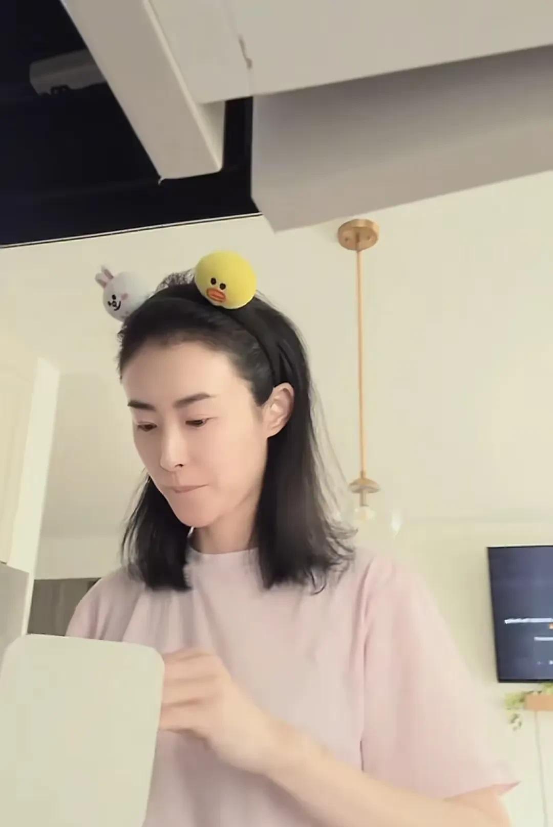 蓝天助手：兽兽，从“中国第一车模”到温哥华的普通妈妈，平凡中的真实与坚韧