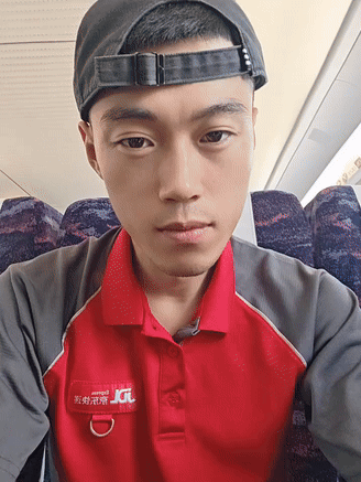 大麦助手：快递小哥竟接送孩子，家长胆大引发安全隐忧