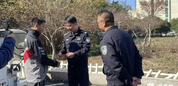 番茄管家软件下载：快递小哥阻止老奶奶天价药诈骗，成反诈英雄引央视点赞