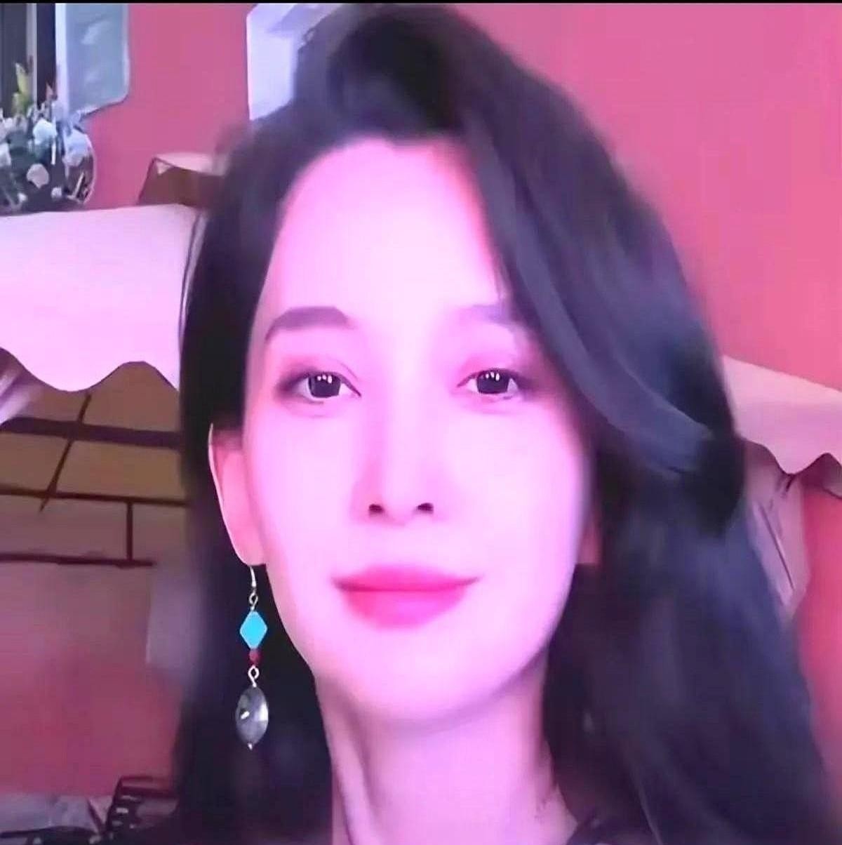 TOP助手：汪峰章子怡离婚协议曝光，十亿资产切割引发全网热议！