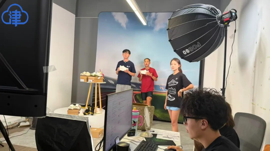 超评助手邀请码：天津经开区推出超轻跑鞋“小鲶”，全网首发即售罄引关注