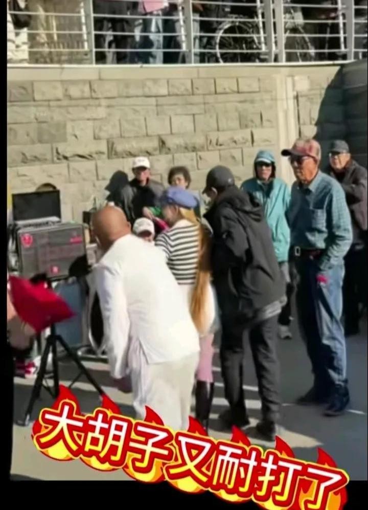 超单助手下载安装：天津网红圈，从舞娘到主播，热闹背后的流量密码揭秘