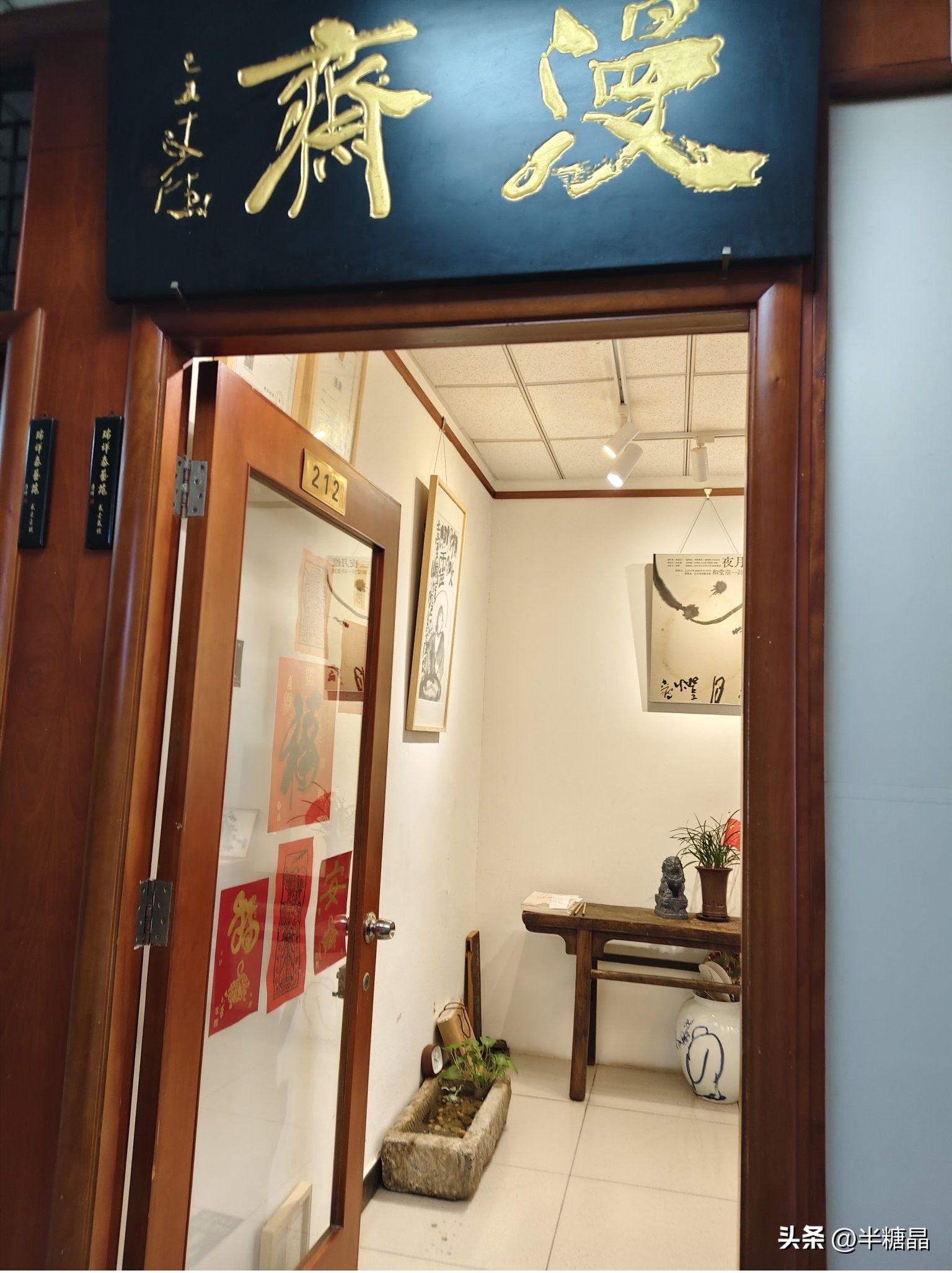 领航助手：琉璃厂西街趣游，探索钱币收藏与财富心理的秘密