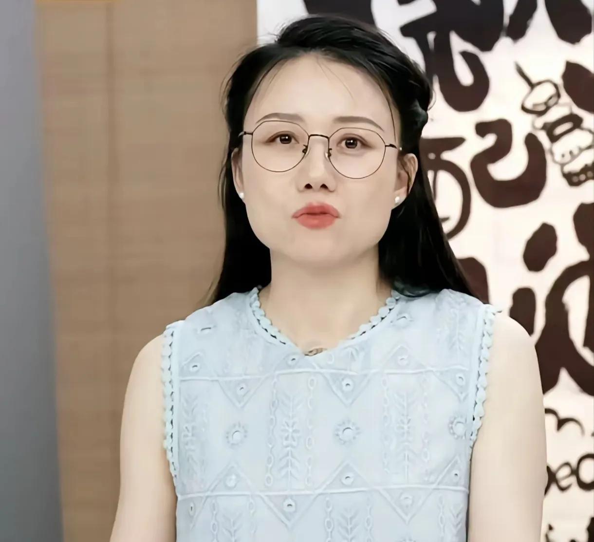 TOP助手：选择与命运，潇潇和董宇辉的成长旅程