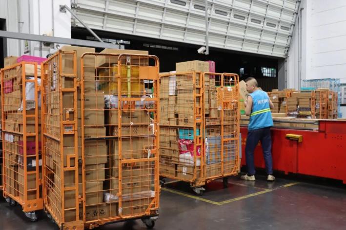 超评助手：“双十一”快递大战开启，金山转运中心全力备战物流高峰