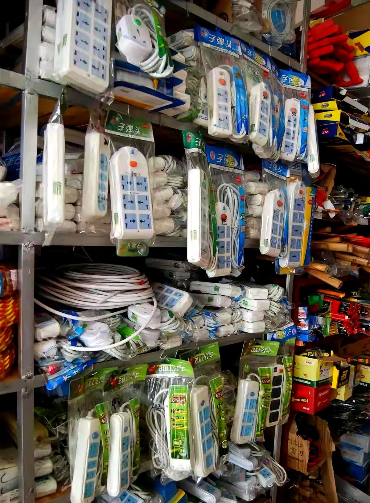 蓝天助手：五金店如何借助电商转型与生存策略探索
