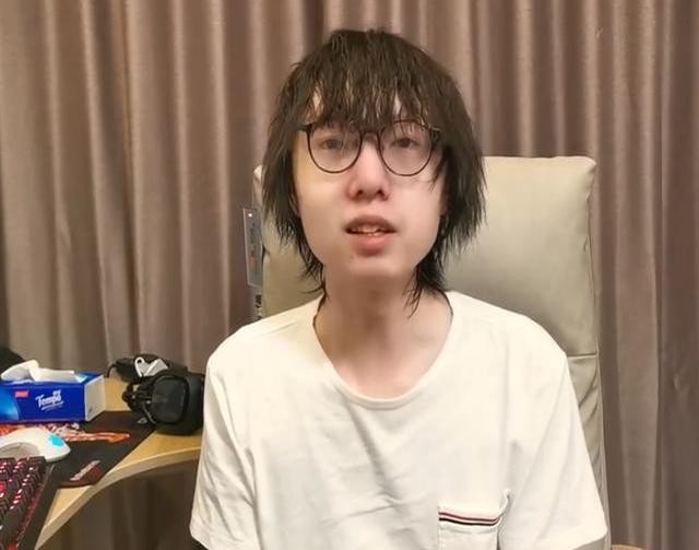 拼多多改销量：米娜醉酒直播引发热议，网友调侃与MLXG的“酒后趣事”！