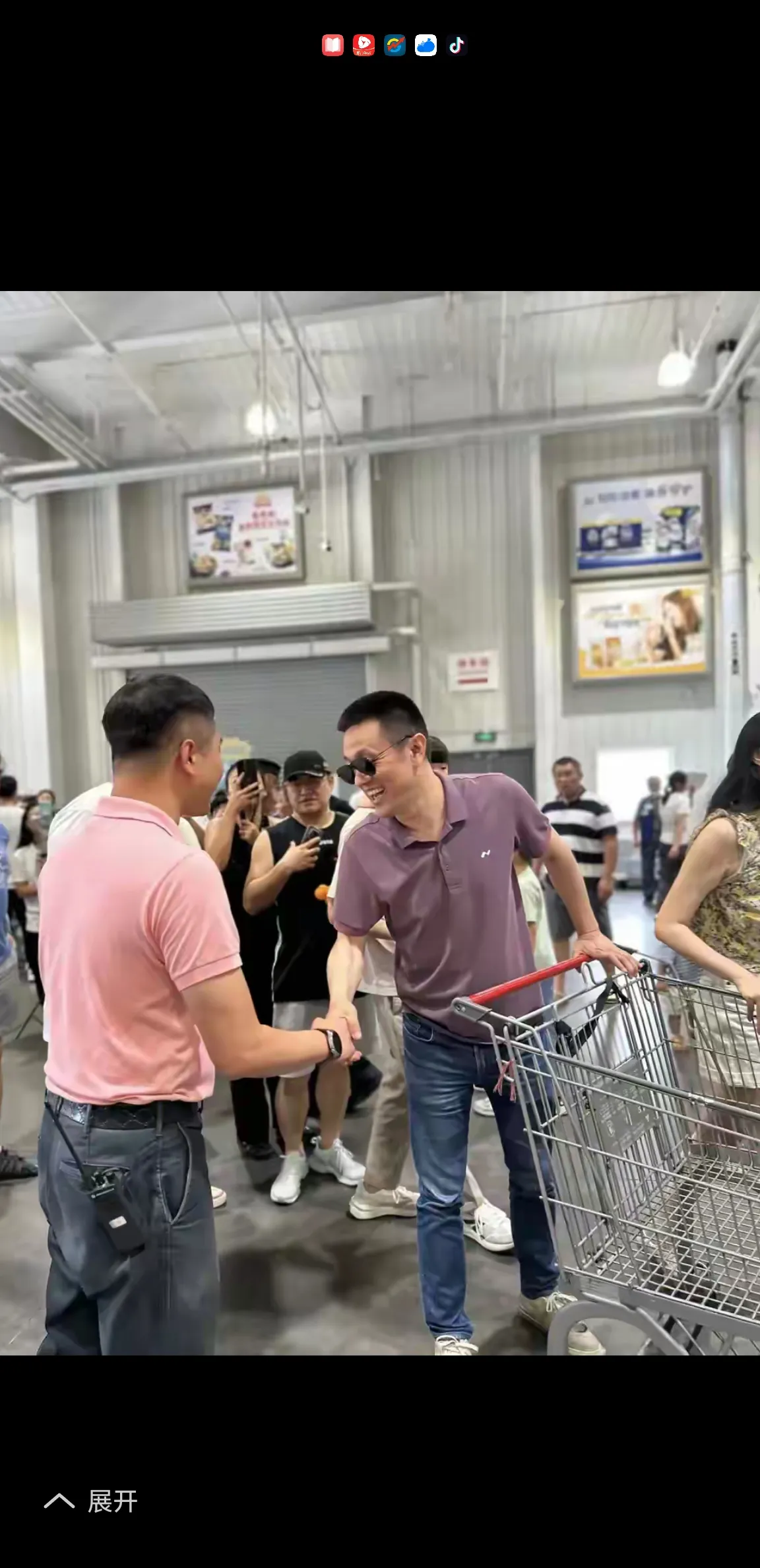 超评助手开团软件：李斌超市“大采购”，与妻子展现接地气的真实生活瞬间