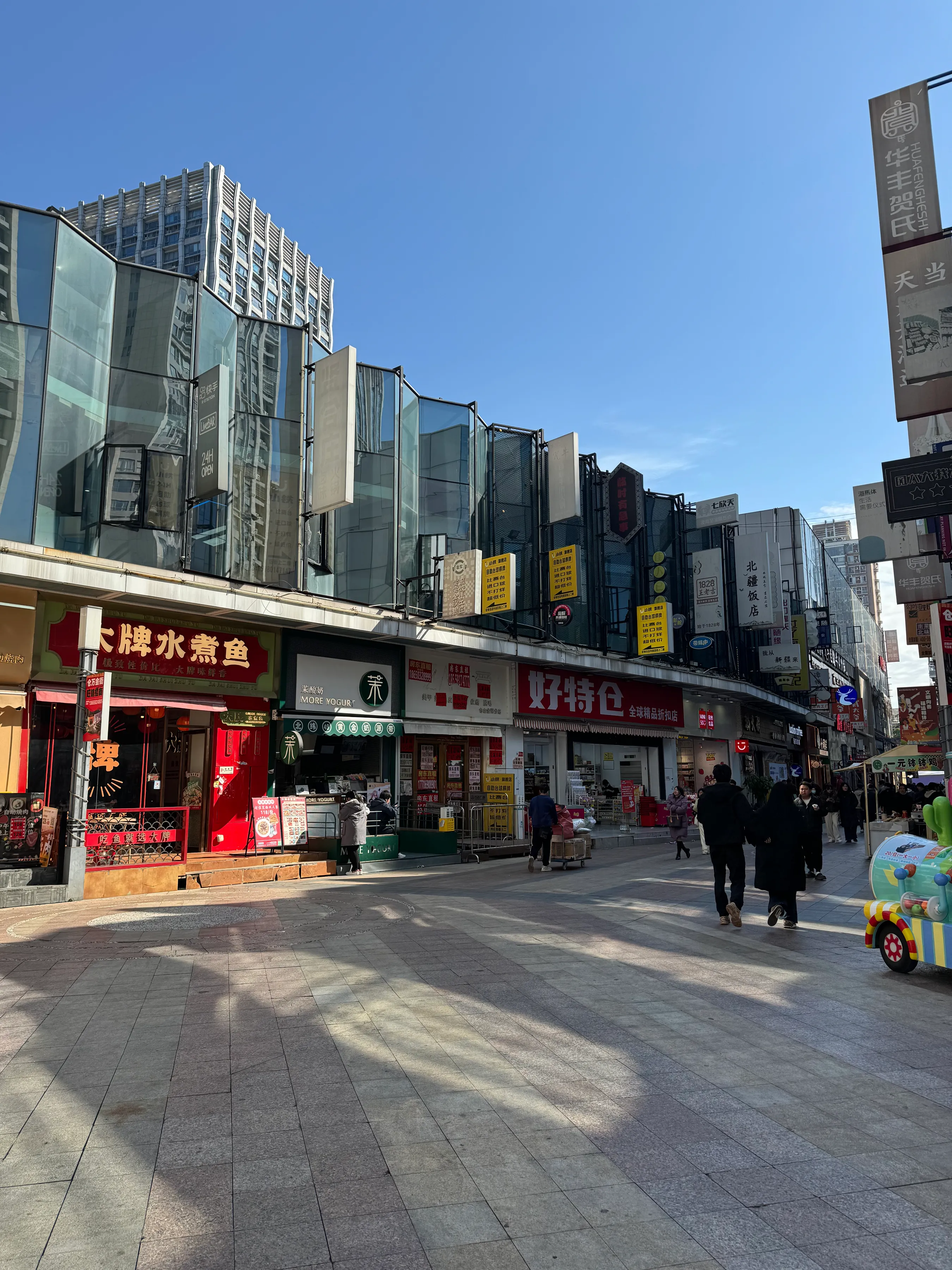 易评助手官网入口：福州万达闲逛，餐饮美食与商业街店铺空置现象观察