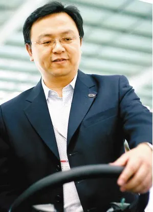 权重大师：王传福，从电池工程师到电动车“电霸”的商业传奇与幽默人生