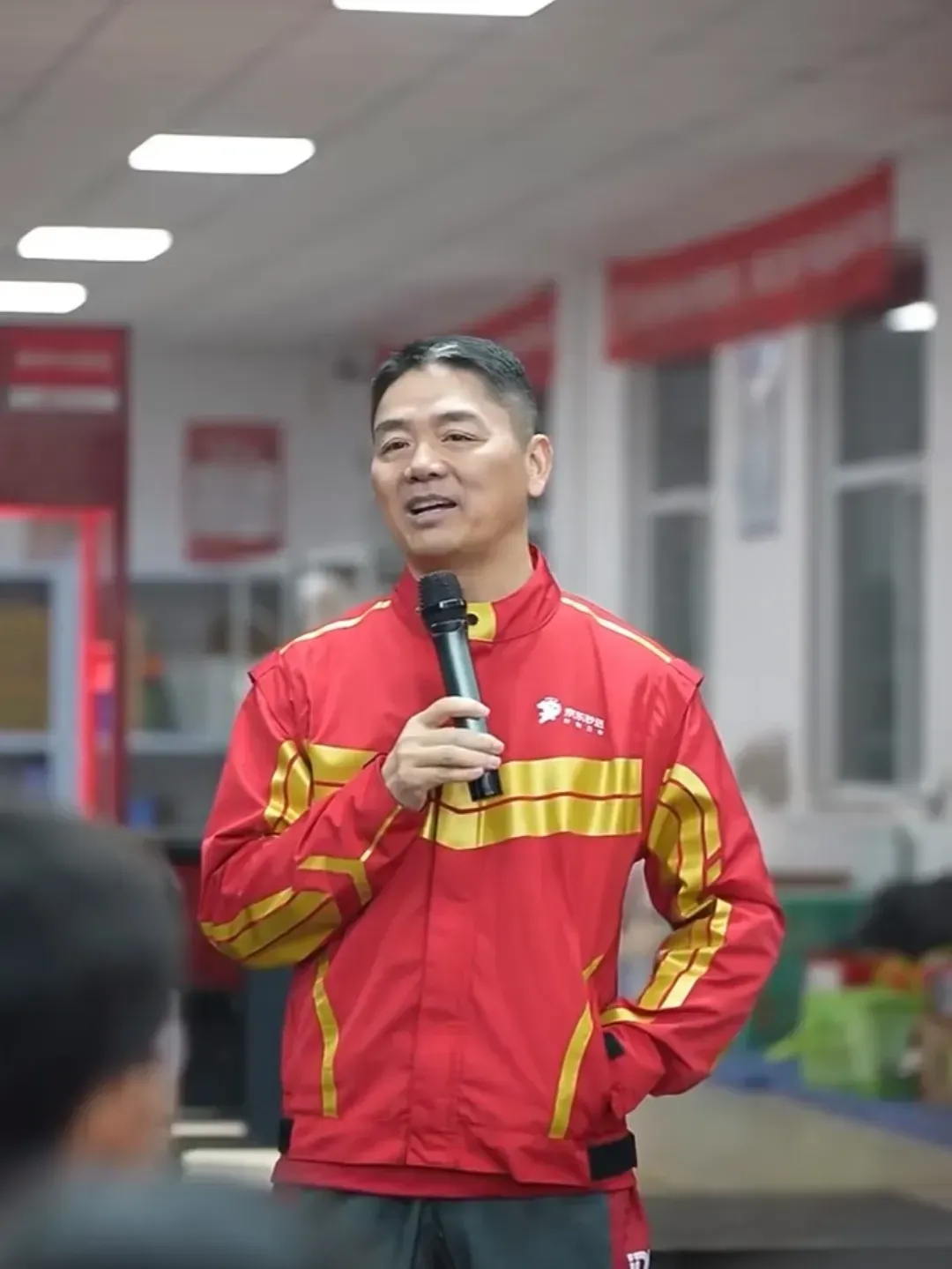 易单助手官网入口：刘强东的外卖战略，用心关怀员工，打造有温度的企业形象
