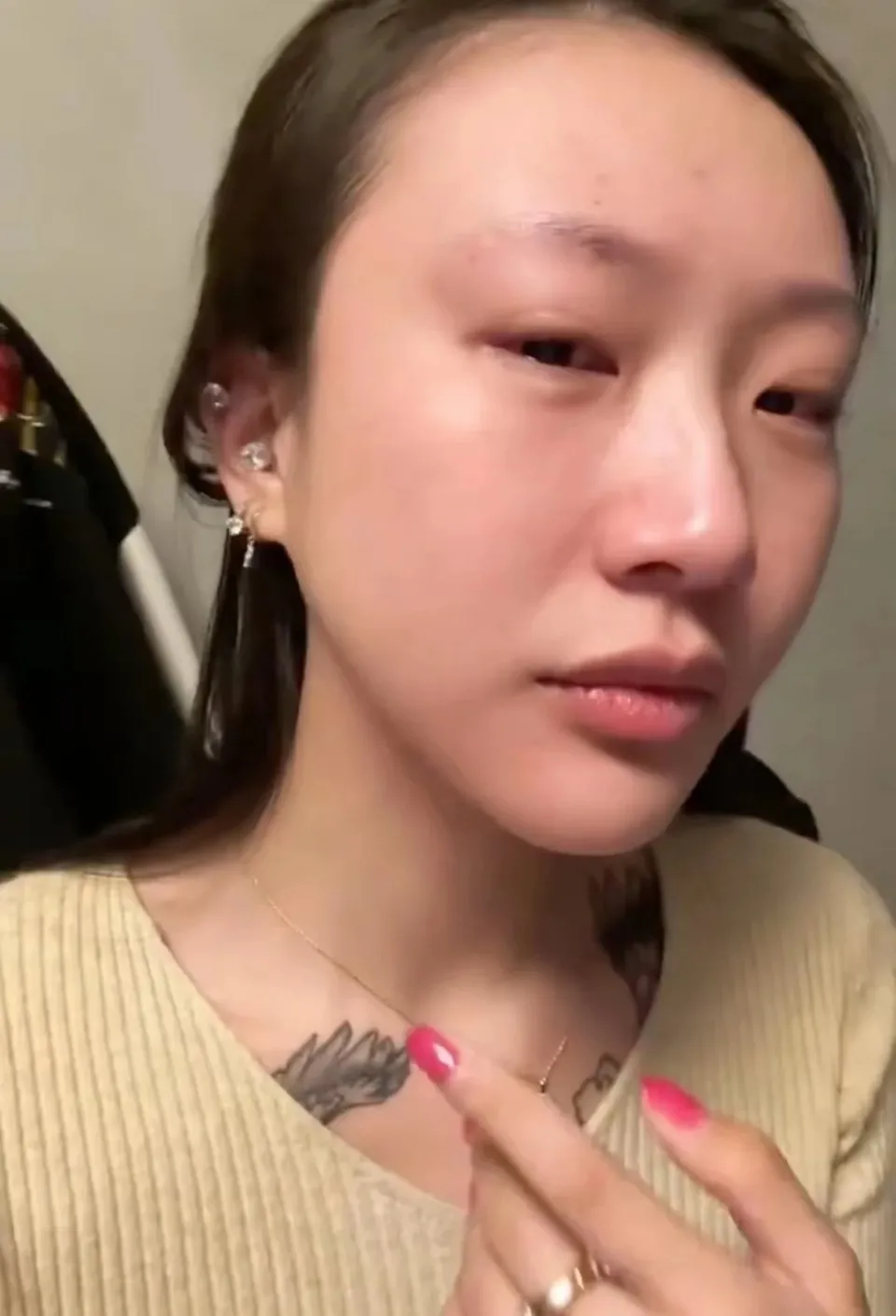 大麦助手：网红玫瑰控诉丈夫毛子家暴，揭露家庭背后的真相与痛苦