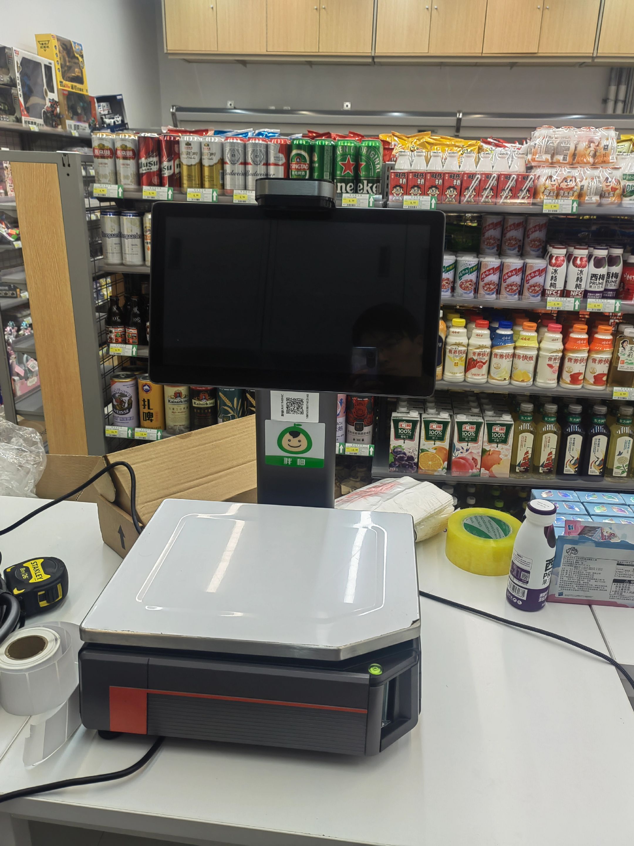 51助手下载官网：实体店创业难点分析，如何降低风险实现稳健经营